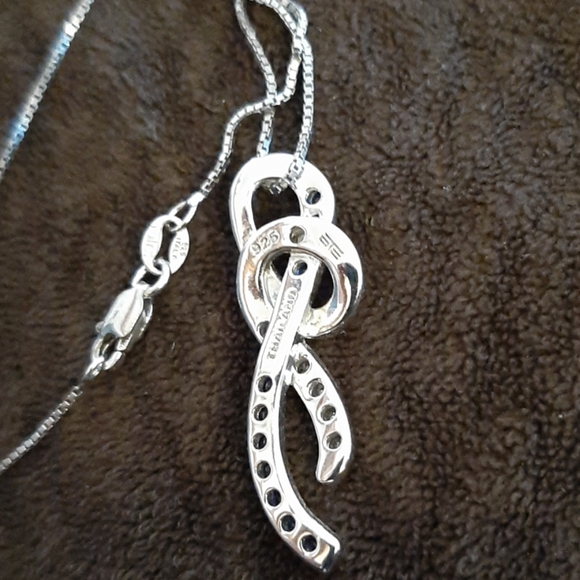 Stylized pendant - Picture 3 of 3